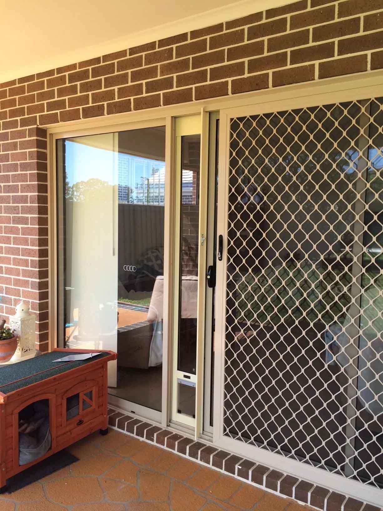 Medium Pet Door Insert for a Sliding Door