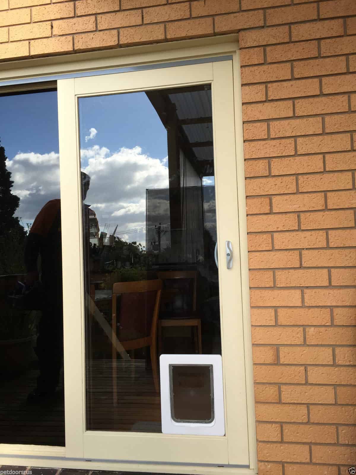 Aussie Pet Doors APD Small Rectangle Cat &amp; Dog Door For Glass, Screen and Timber Door Installation - White