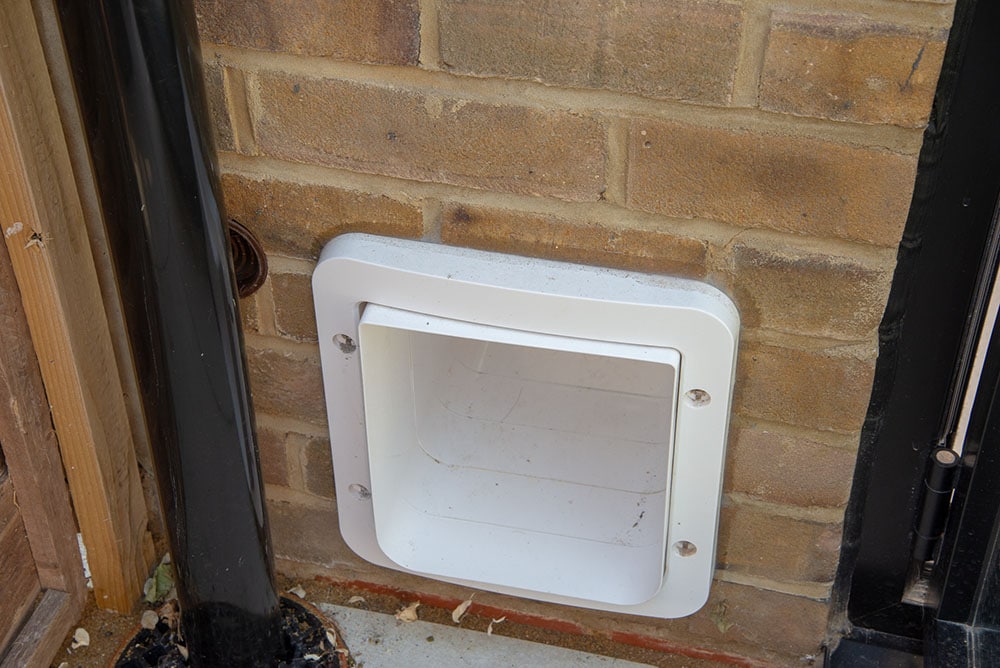 SureFlap Microchip Pet Door Connect + Hub SET -  App Controlled Microchip Technology